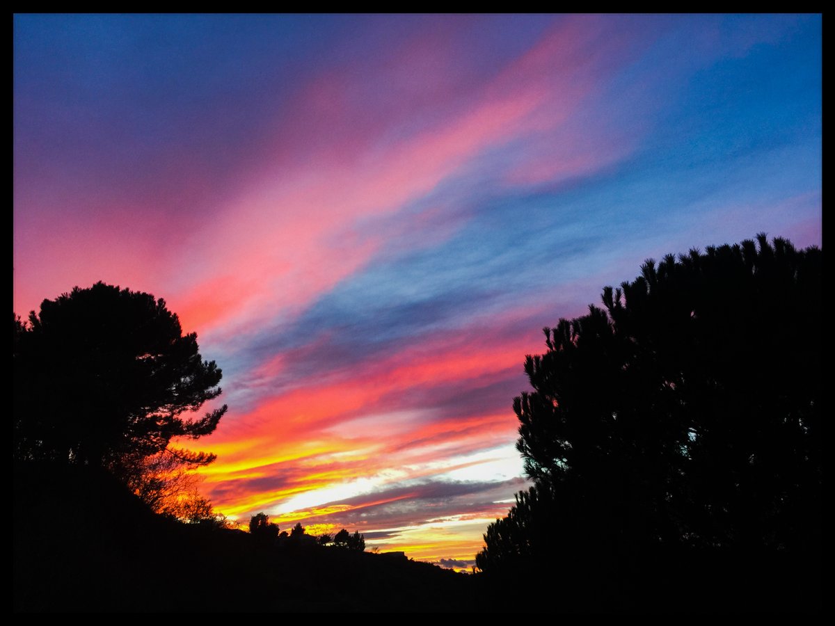 MKWPublishing's tweet photo. @EdGaston11 I see your old sunset pic and match you, an old sunset pic (from when I had a much better view!)

#SpanishSunset https://t.co/F87tT6Copq