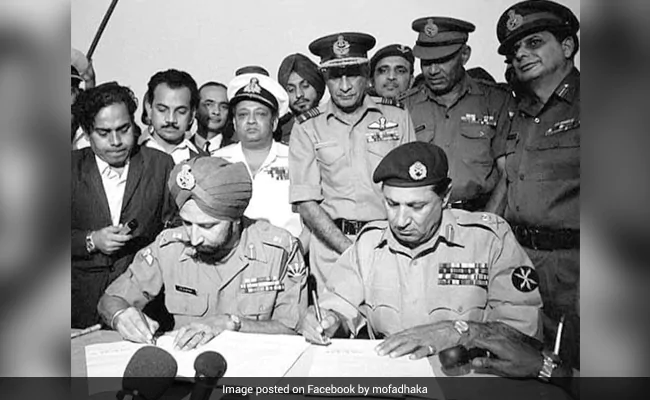 ndtv's tweet photo. "We Remember": Bangladesh's Tribute To Indian War Heroes On #VijayDiwas https://t.co/wKH2bVB4It https://t.co/D04FJssNlV