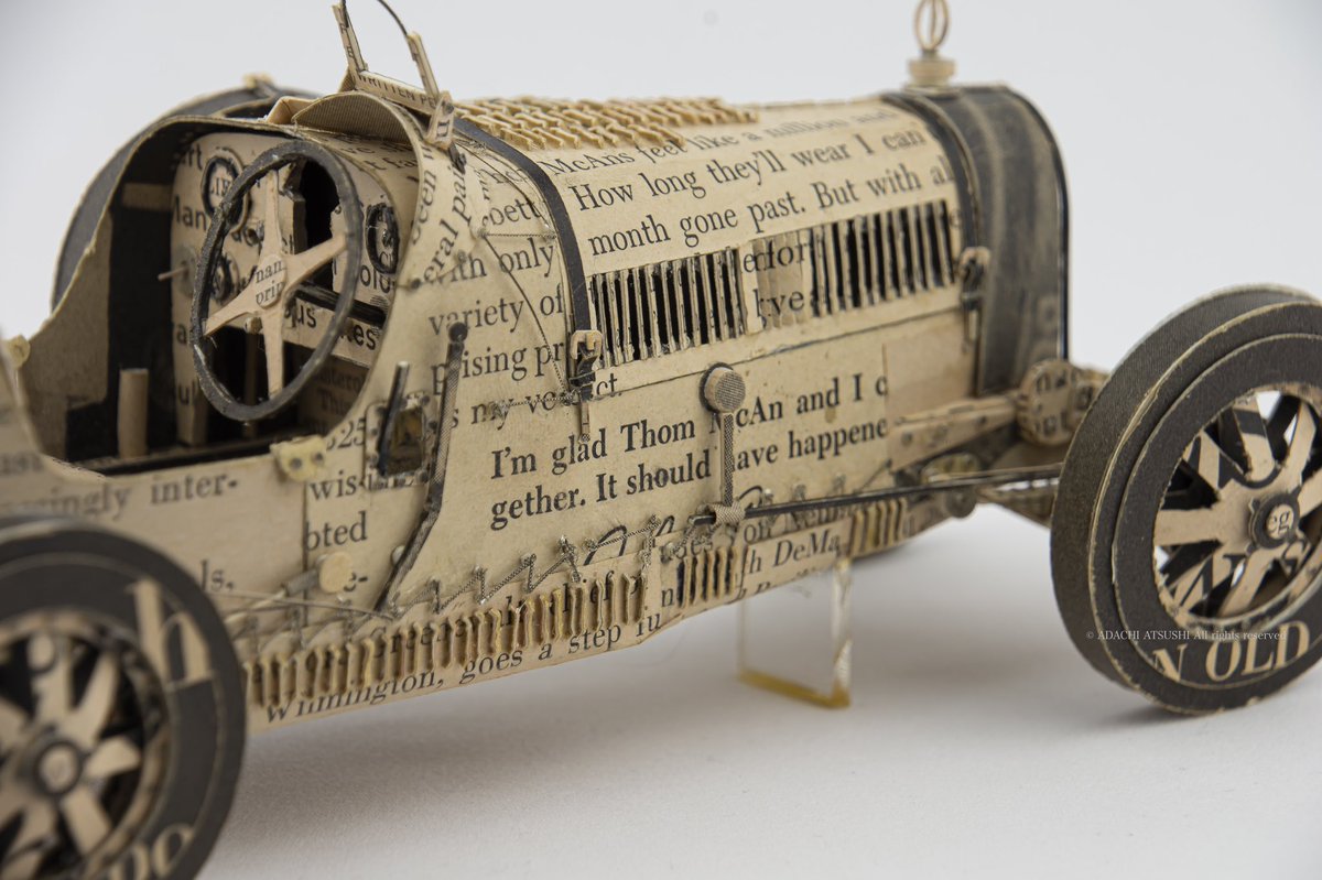 azirusi's tweet photo. Bugatti T35
size: 63×200×75 mm
material: old magazines (LIFE),paper
year: 2010
#contemporaryart
#ブガッティ #paperart #LIFEmagazines #アーティスト #artist #LIFE #當代藝術 #japaneseartist #artwork #letter #雑誌 #現代アート #美術 #足立篤史 #atsushiadachi #BugattiT35 #BUGATTI https://t.co/ZdZX63yVfY