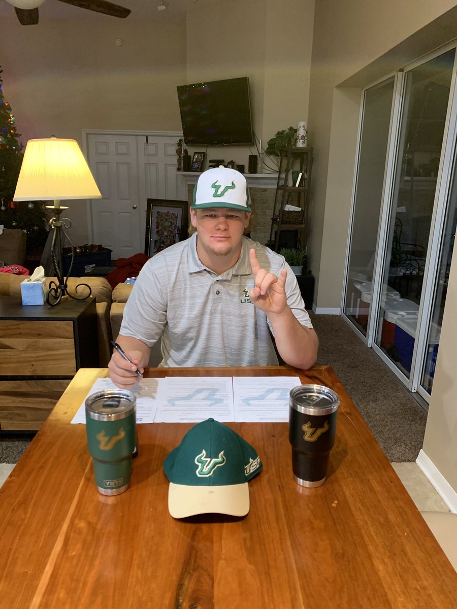 KilfoylAndrew's tweet photo. It’s official finally a bull!!!💚💛🤘🏻 Can’t wait to get up at school and start working, home for the next four years! @coach_jeffscott @coachmogridge @WeisJr_USF #US2F https://t.co/2QjFSyqPo1