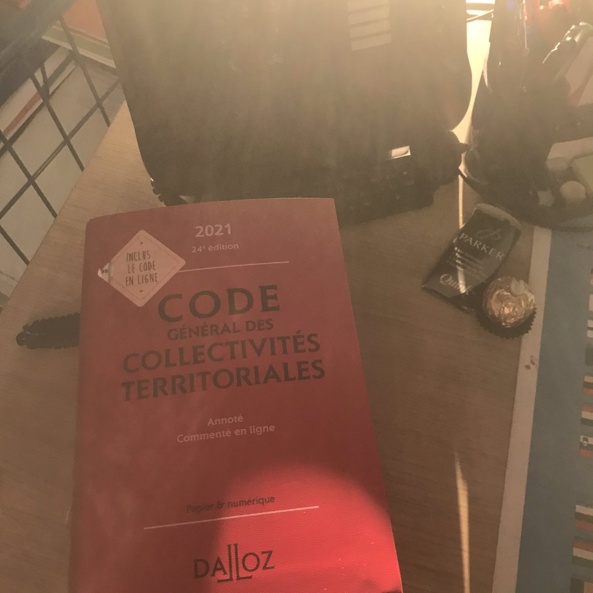LegabaseF's tweet photo. C’est Noël avant l’heure, nous sommes déjà en 2021 avec les @editionsdalloz 🎉⚖️ #legabase #viedentrepreneur #viedentreprise #editiondalloz #juriste #teamjuriste #droitdescollectivitésterritoriales #codegeneraldescollectivitesterritiriales2021 https://t.co/yutMcsJDvW
