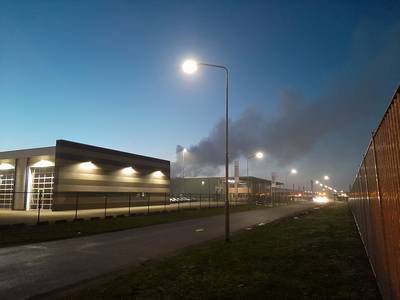 Grote brand bij Meubitrend in Oss, opruimen kan nog rest van de dag duren..