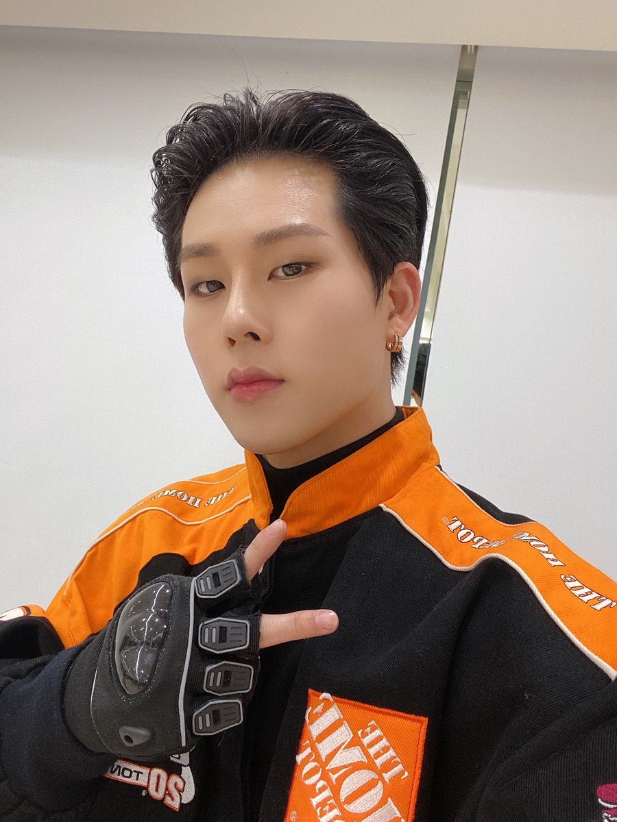 몬베베 날씨가 점점 추워진다 ㅠㅠ 
옷따시게 입구!!! 런 온 OST 기대 많이 해줘요!! #주헌