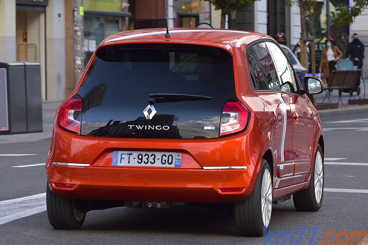 km77com's tweet photo. #Renault Twingo Electric

Es un coche eléctrico recomendable para los trayectos urbanos porque gasta poco y maniobra bien. Tiene un motor de 82 CV y una autonomía homologada de 190 km. Cuesta 20 940 €, un precio similar al de sus alternativas.

https://t.co/E6EA9qCEWy https://t.co/ZZZr1rBLgF