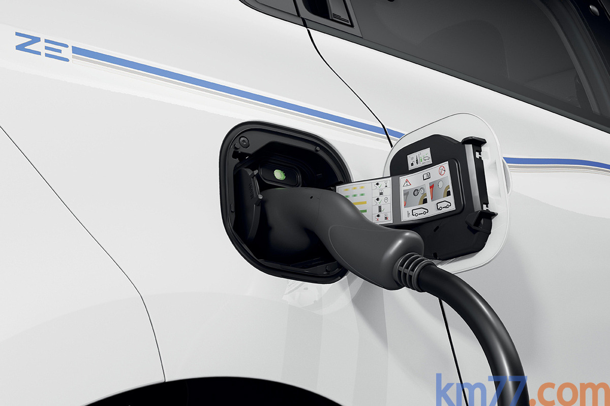 km77com's tweet photo. #Renault Twingo Electric

Es un coche eléctrico recomendable para los trayectos urbanos porque gasta poco y maniobra bien. Tiene un motor de 82 CV y una autonomía homologada de 190 km. Cuesta 20 940 €, un precio similar al de sus alternativas.

https://t.co/E6EA9qCEWy https://t.co/ZZZr1rBLgF