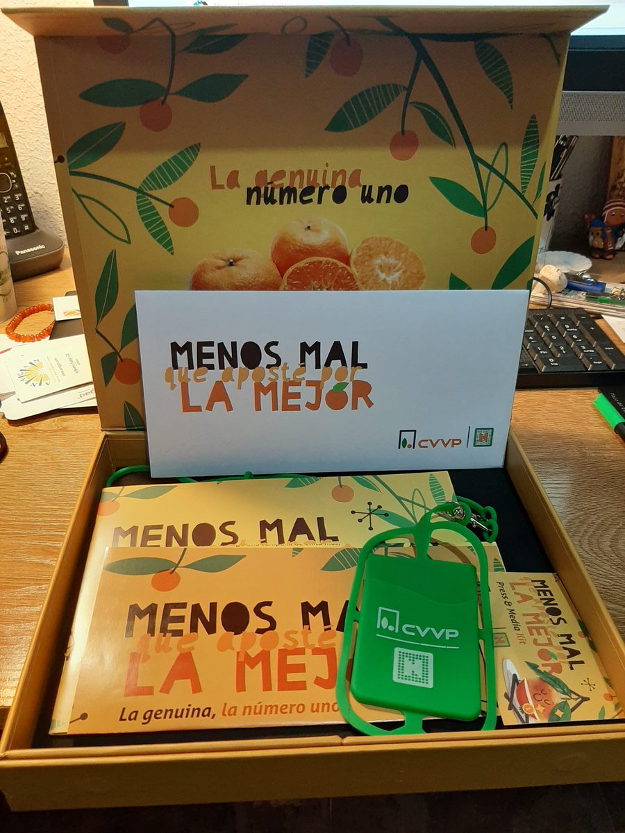 eComercioAgr's tweet photo. #Buenosdías y #FelizMiércoles.
Hoy nuestros amigos de Club Variedades Vegetales Protegida #CVVP nos acaban de enviar este estupendo KIT de Prensa de #Nadorcott, la variedad de #mandarina tardía cuya campaña está a punto de comenzar.
Comenzamos!
https://t.co/3I9h3s5ZtP https://t.co/eBWBMW6oaP