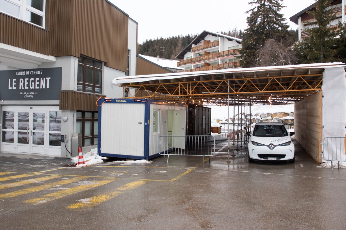 ACCM_Com's tweet photo. Crans-Montana ouvre un centre de test rapide dès le 18 décembre et appelle habitants et hôtes à respecter scrupuleusement les consignes sanitaires.
https://t.co/ph26kDI5yJ https://t.co/kAchaWoXc1