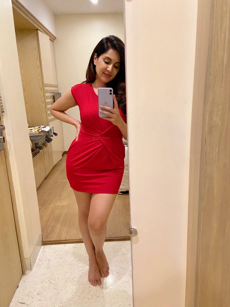 SampadaVaze's tweet photo. #mrsclause Color of the season! #red https://t.co/ZljhCGIXSc