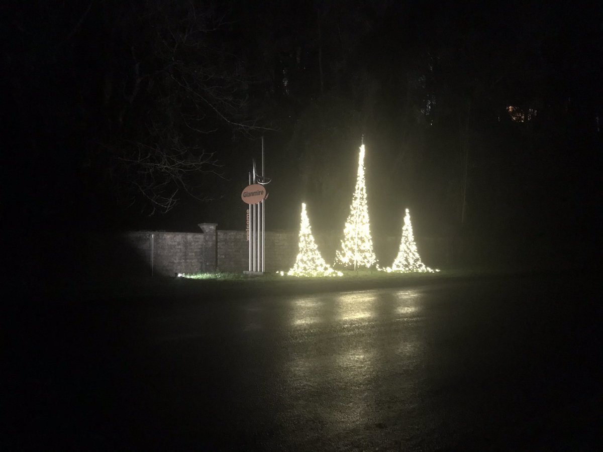 Shirleyatsyspro's tweet image. It never fails to amaze me the disrespect some show our beautiful area. Or maybe they are being helpful? Along the shores of the estuary someone thought the glashaboy river was needing a sofa. #teamDancer