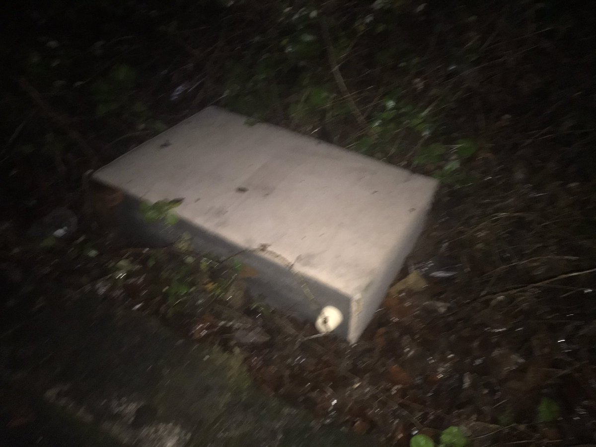 Shirleyatsyspro's tweet image. It never fails to amaze me the disrespect some show our beautiful area. Or maybe they are being helpful? Along the shores of the estuary someone thought the glashaboy river was needing a sofa. #teamDancer