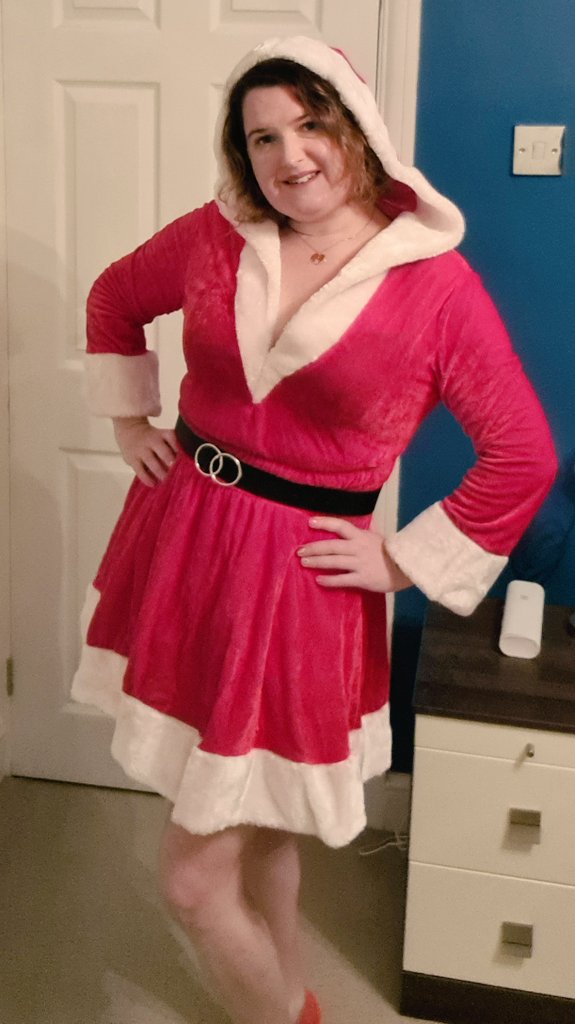 Ronbod's tweet photo. Happy #DUND day people. I've gone fully in to celebrate #ChristmasJumperDay with you all. 
Remember to make your donation, get involved and #bekind
#DressUPnotdown https://t.co/0m9AqM97sw
