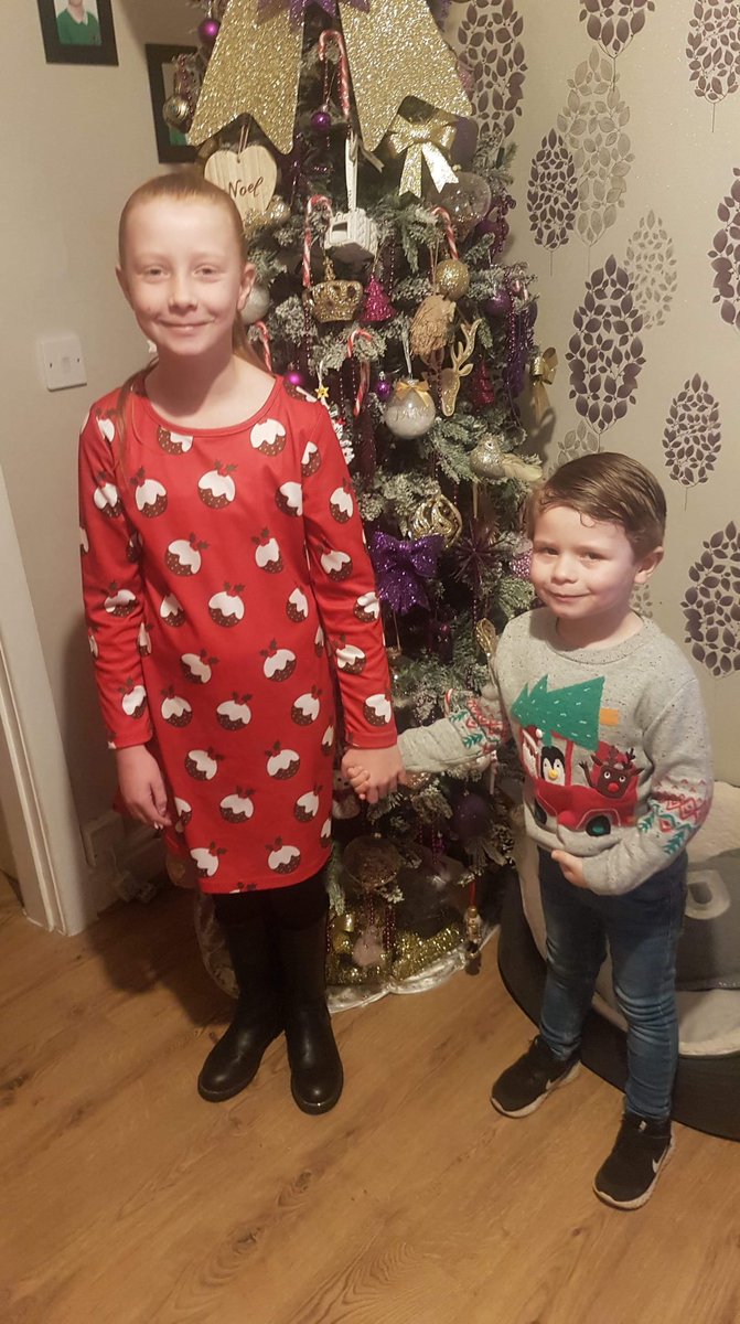 sandrarob66's tweet photo. All ready for Christmas dinner and Christmas jumper day xxx https://t.co/y83kLWe1b5
