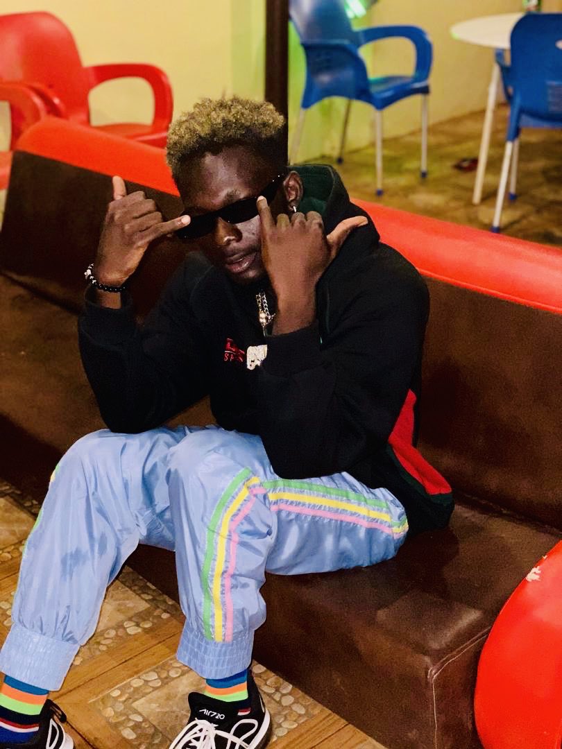 ViruxGod's tweet photo. Only #TakeUrTimeRecords wake them up ,when they all fall asleep ‼️‼️
Xmas bangers 🔥🔥
#TakeUrTimeRecords #kantamanto #Stonebwoy #WeLoveAfricanacity #iphone #DonaldTrump https://t.co/VkCRsEi2rY