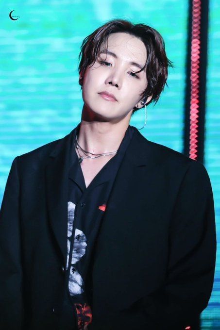 Hoseok as exposed forhead —a manifesting thread