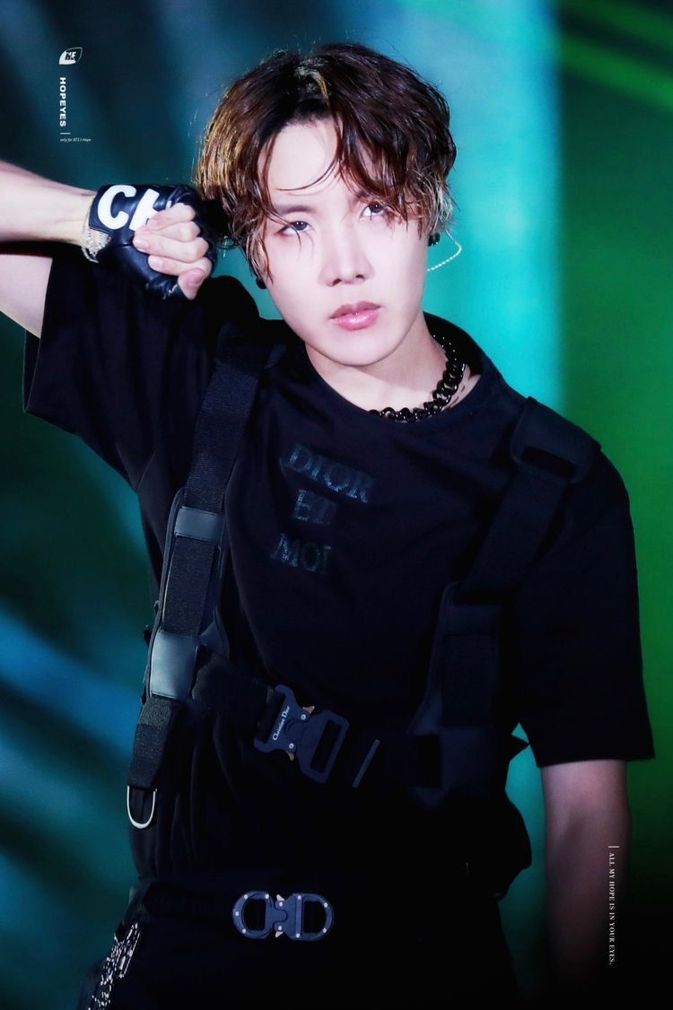 Hoseok as exposed forhead —a manifesting thread