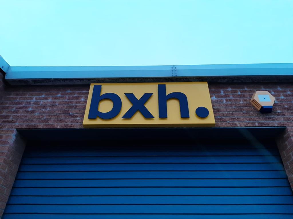 We've had an exciting few days with our rebranded building signage going up! We love how our Scunthorpe site is looking! Special thanks to #Pinders in Sheffield!

#bxh
#tradecounter
#buildingsignage