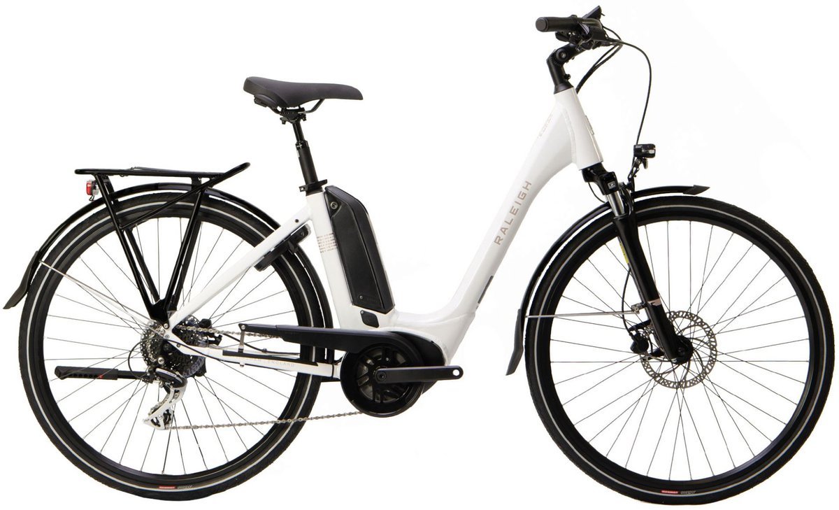 4seasons_uk's tweet photo. #Raleigh Motus Tour Low Step Electric Bike - Bosch motor &amp; 104 mile range - View all models HERE : https://t.co/eWJpArMu3U &amp; in your E-bike centre in #Surrey #surreycycling #electricbikes #ebikes #bike #cycling #Christmas2020 #Bosch https://t.co/zT02vn54XQ