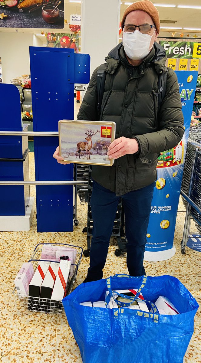 inthiH's tweet image. We surprised Joseph this morning when he came to buy Christmas present for all the residents at his care home. Thank you Joseph for playing a big part in the community. #KeyWorkers#TescoNoNaughtyList #BethnalgreenMetro @Tesco @jlingard1989 @martintsmith @kevintindall