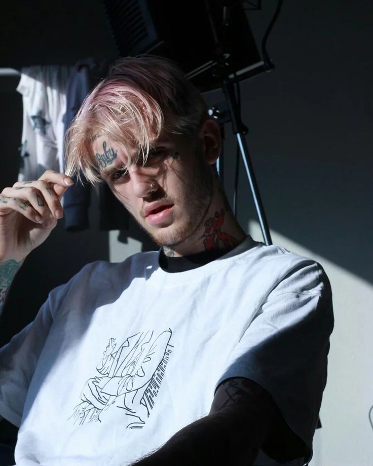 9. Lil Peep Lil Peep died in Tucson, Arizona, where he was supposed to hold a concert in support of his debut album, Come Over When You’re Sober (Part One). He was 21 when he passedIn his song "Come Around" he said "I can't feel this much sometimes, these drugs gon kill me"