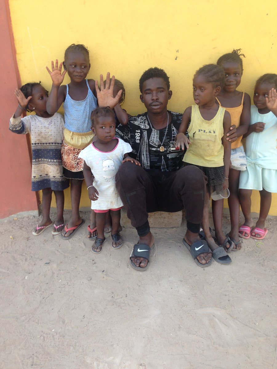 Ebrimangum2's tweet image. WE need help with food to eat at home right now we are looking for help 🙏🙏🙏🙏 goodness always from the heart ❤️ 😭