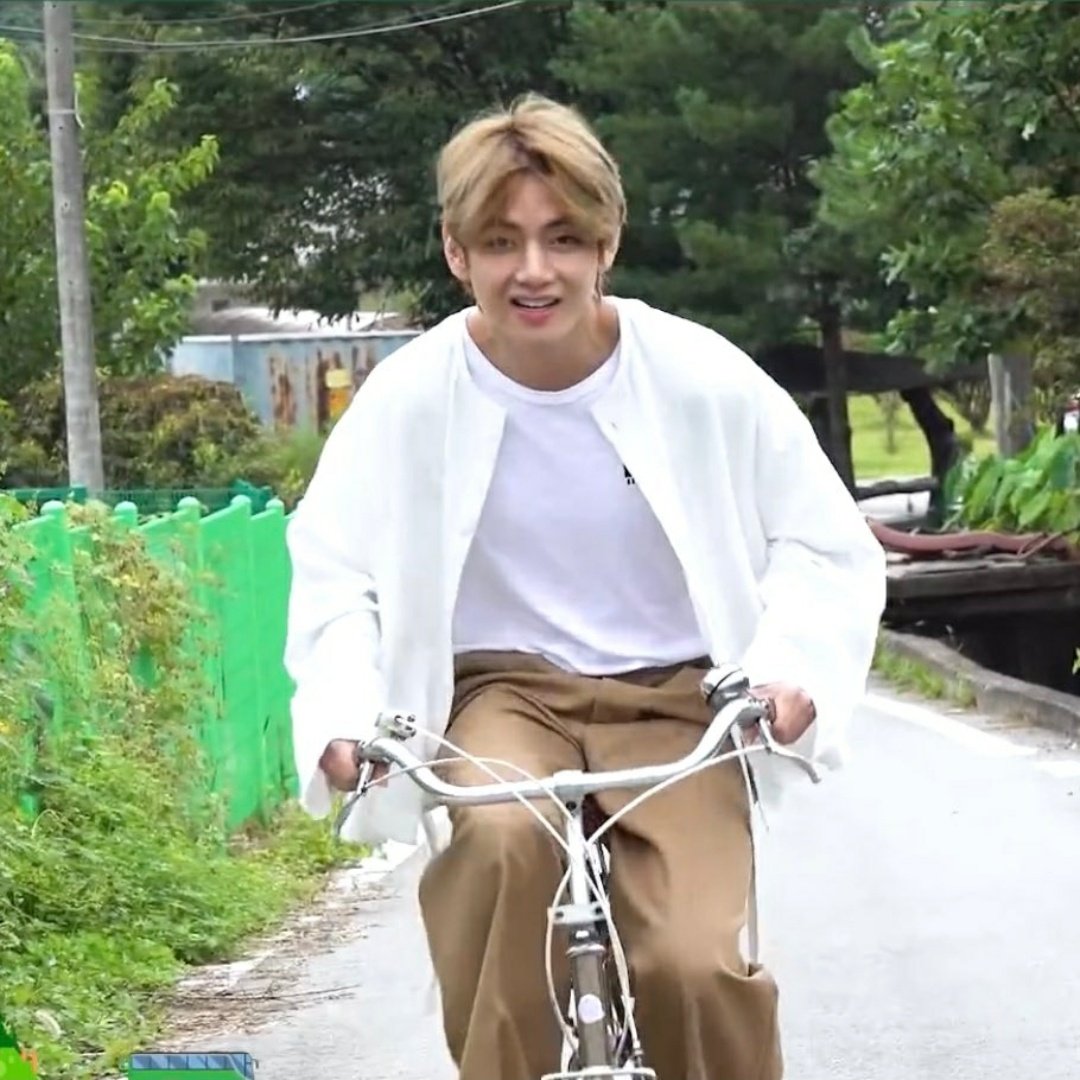 JiminsWifeIsHe1's tweet photo. "Son come te"                     "È vero si"
"Sei come me"                  "Lo vedo si" https://t.co/QDj2ArNG7l
