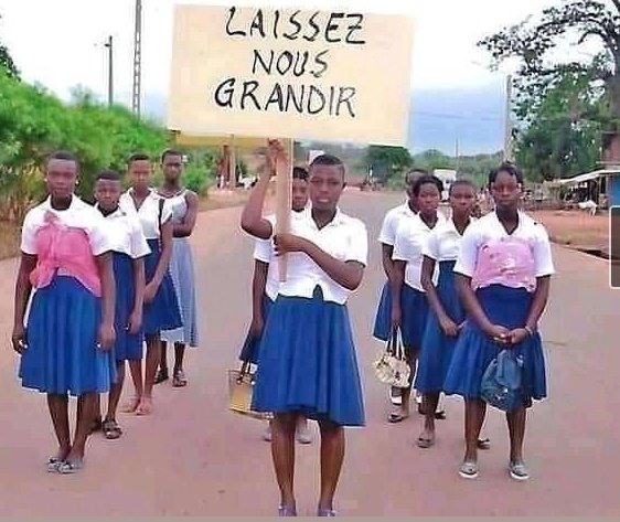 RitaTchoupa's tweet photo. Professeurs pervers, parents hypocrites, papas pédophiles laissez nos filles grandir!!! https://t.co/nWPtioP6J5