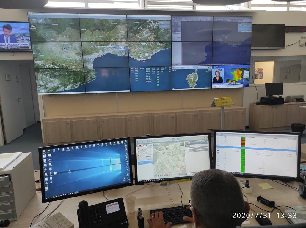 Avec l'appui de @valabre, le @cezocsud utilise @CrimsonTactic, pour la #conduitedesopérations majeures à l’échelon zonal. Le COZ est activé 24h/24 toute l’année, et renforcé pour les campagnes #feuxdeforêt avec un poste avancé en Corse (@sdis2a & @sdis2b sont équipés Crimson).