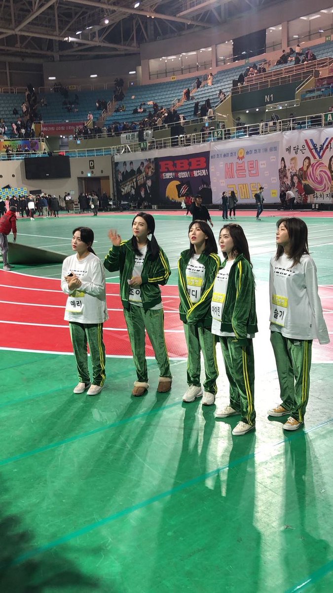 how redvelvet looks in real life — a breathtaking thread !!