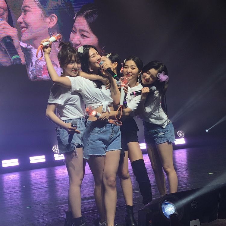 how redvelvet looks in real life — a breathtaking thread !!