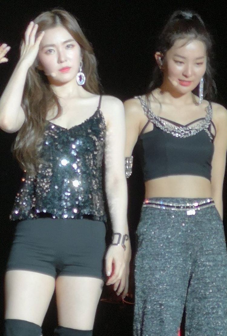 how redvelvet looks in real life — a breathtaking thread !!