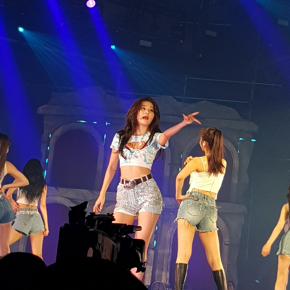 how redvelvet looks in real life — a breathtaking thread !!