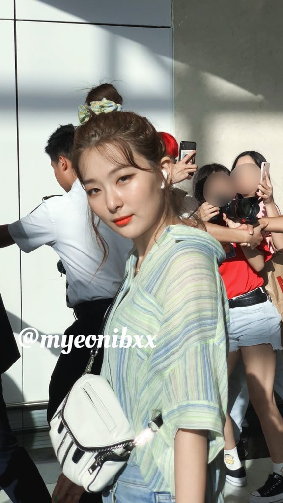 how redvelvet looks in real life — a breathtaking thread !!