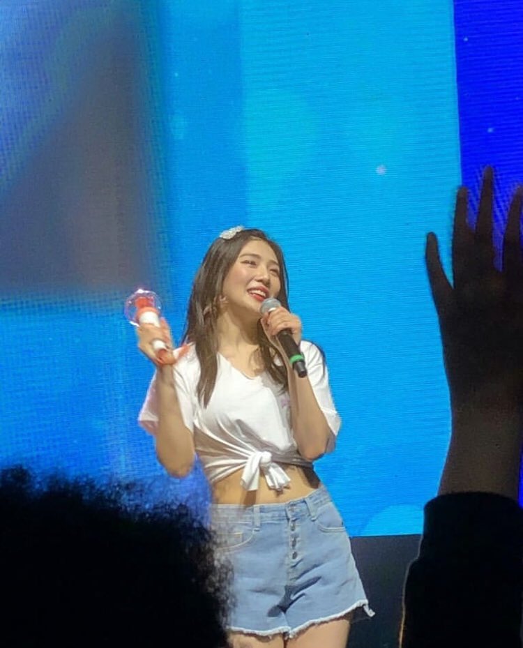 how redvelvet looks in real life — a breathtaking thread !!