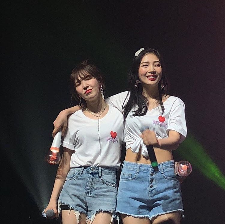 how redvelvet looks in real life — a breathtaking thread !!