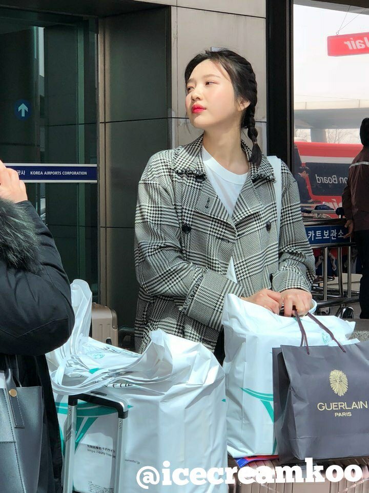 how redvelvet looks in real life — a breathtaking thread !!