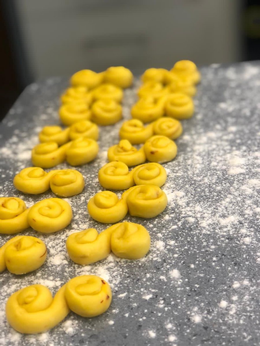 SwedeninMumbai's tweet photo. Earlier this week, we had a #TeamFika with delicious authentic #LuciaDay bakes Gingerbread cookies and Saffronbreads prepared by our colleague Fiona Dsouza
Treat for your eyes and our taste buds :)
#Swedishfood #SwedishTraditions #Lucia2020 #SwedenLucia #Saffronbread #Fika https://t.co/J3sCWbWE9Z