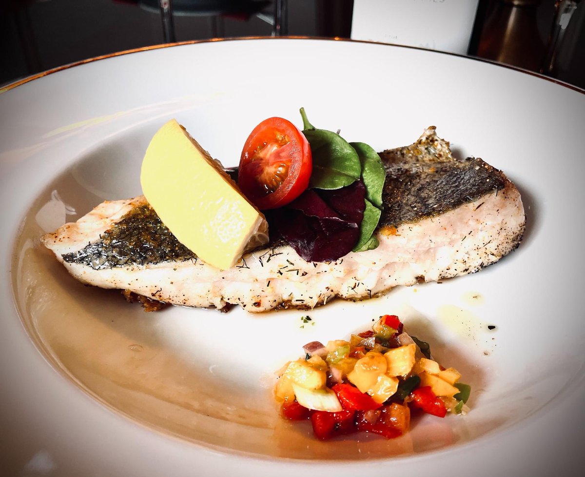 Some of the fine dining awaiting you over Christmas at the Bellbridge House Hotel. For all restaurant and accommodation enquiries call (065) 7084038.
Bookings are essential. #welcomeback #reopen #christmas #restaurant #bar #accommodation #fish