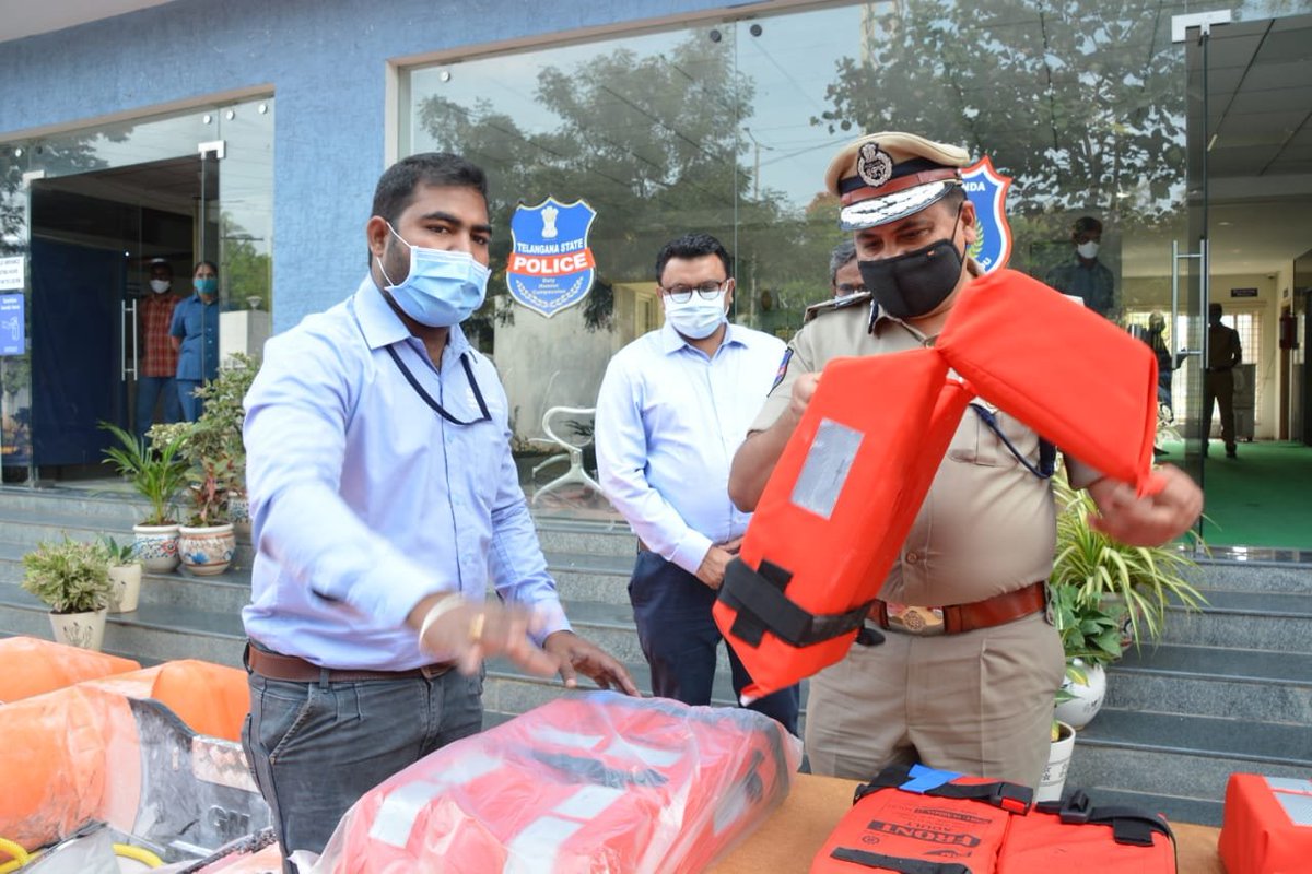 MalkajgiriCop's tweet photo. Today #TATAADVANCESYSTEMS has provided 50 #life_saving jackets and 2 flood #Rescue rubber boats to #RachakondaPolice to utilize the equipment for #floodrelief operations.
@TelanganaDGP @TelanganaCOPs @cyberabadpolice @hydcitypolice @TataCompanies @RKSC_Rachakonda @NDRFHQ https://t.co/b0RKkNBo8z