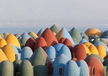 bahmandaroshafa's tweet photo. چون برای خودم مهم است که بدانم پول هر پروژه‌ای (فیلم، سریال، کتاب، معماری، ...) از کجا می‌آید، گفتم شاید برای کسان دیگری هم مهم باشد:
کارفرمای این اقامتگاه بومگردی در جزیره هرمز احسان رسول‌اف است. https://t.co/TjNOkKffnP