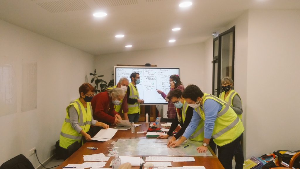 DupuisGuilhem's tweet photo. 📚👨🏫 Formation des élus de #Rompon en #Ardèche. Au programme : Plan Communal de Sauvegarde, DICRIM, gestion de crise... Et 2 entraînements sur table afin de mettre en pratique la théorie 💪
Dans le contexte de cette année 2020 ces formations ont un écho particulier pour chacun. https://t.co/lUEPILgoEG