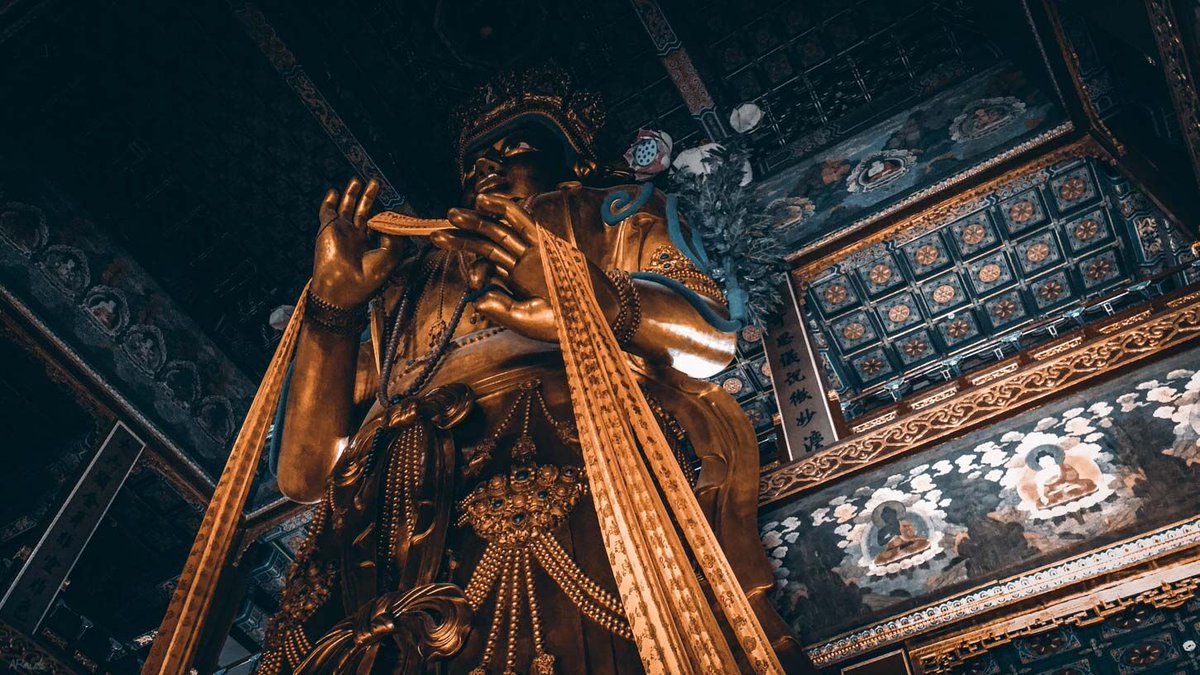 arronrawds's tweet photo. The Lama temple in Beijing, the first of many incredible temples I saw whilst traveling through China and the Himalaya. https://t.co/pSfr3H9cSS