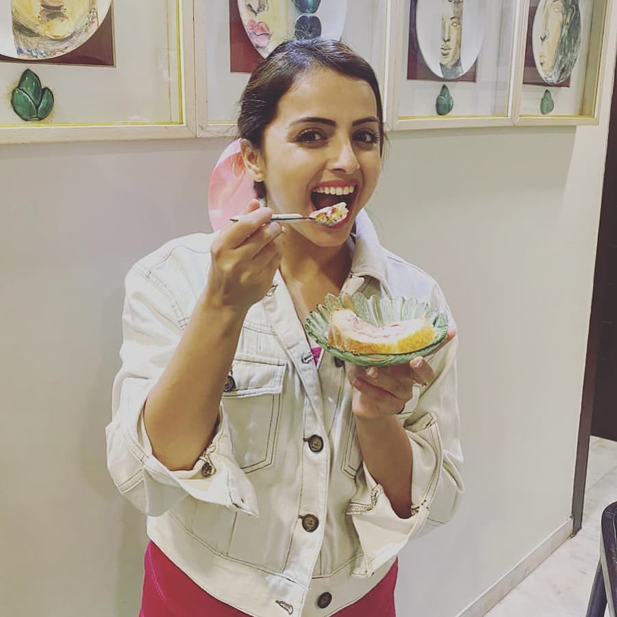 Fouziya38909805's tweet photo. Sweetness &amp; Cuteness Overloaded Jaan @shrenuparikh11 🍰😘 loved to take it from you sweet heart #ShrenuParikh #cuteandsweet #beautifulsmile #beautifullook #beautifulclicks #beautifulstyle #missingalot #ipkkndebp #ishqbaaaz #EBSS lovely pics shared by @deliciousart_ https://t.co/PkrYv6cWoE
