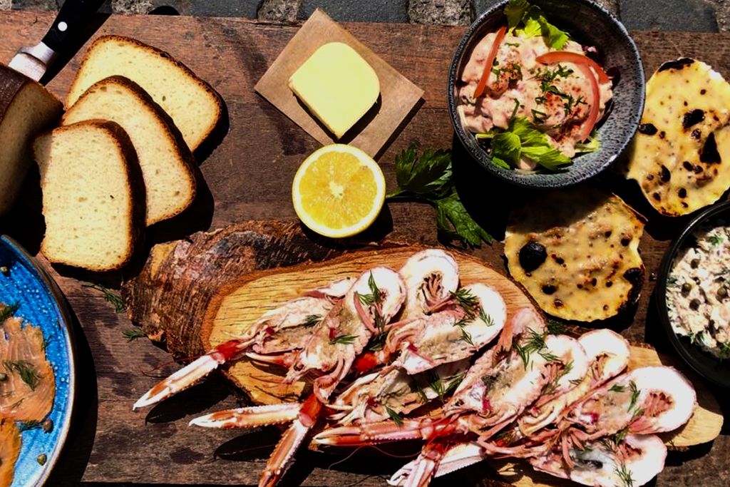 Today is your last chance to pre-order your Seafood Smorgasbord for the weekend! Collection dates are Friday the 18th and Saturday the 19th. ubiquitouschipshop.co.uk/our-shop/seafo… 🍴 Cut off for orders is 5pm today. #ubiquitouschip #dineathome #athomedining #seafood #scottishseafood