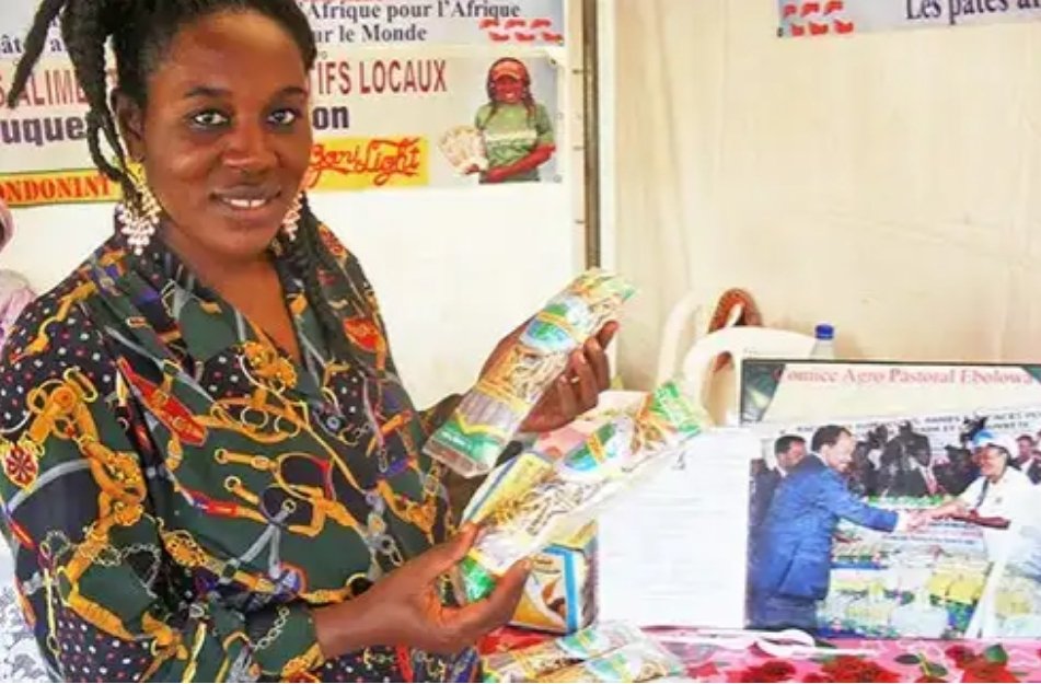 OSydneyOttou's tweet photo. #Miondonini: Des pâtes alimentaires à base de farine demanioc, d’igname et de macabo.
RT pour la visibilité et pour sa promotrice Dorothy Binla Siewe.
#MadeInCameroonDay https://t.co/9Tkz2ljshR