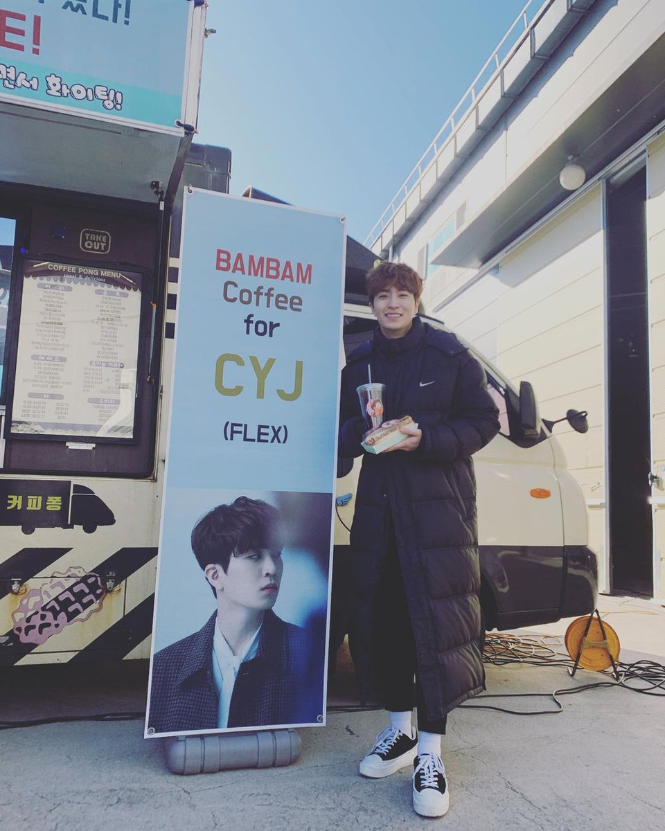 2jae_Brasil's tweet photo. [#instajae] Finalmente Youngjae recebeu caminhão no set de filmagem e foi do Bambam! 

333cyj333: Obrigado, Bam hahahahahahahaha skrrrt💚

#GOT7 #YOUNGJAE #갓세븐 #영재 @GOT7Official https://t.co/o949AWZFuV