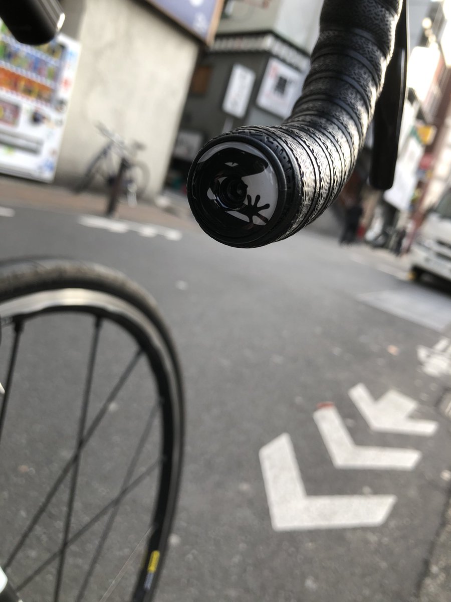 yukki19921115's tweet photo. ロードバイク盗まれました
特徴マビックキシリウムプロUST
サドルは新調して緑のゴリックス
空気入れ(写真通り)
レックマウント(Oライトの台座付き)
板橋区のマンション内で取られました
管理会社に確認しても動かしてないそうです
通りにおいて置いた自分が悪いのですが→続き https://t.co/K0KgYp1MdO
