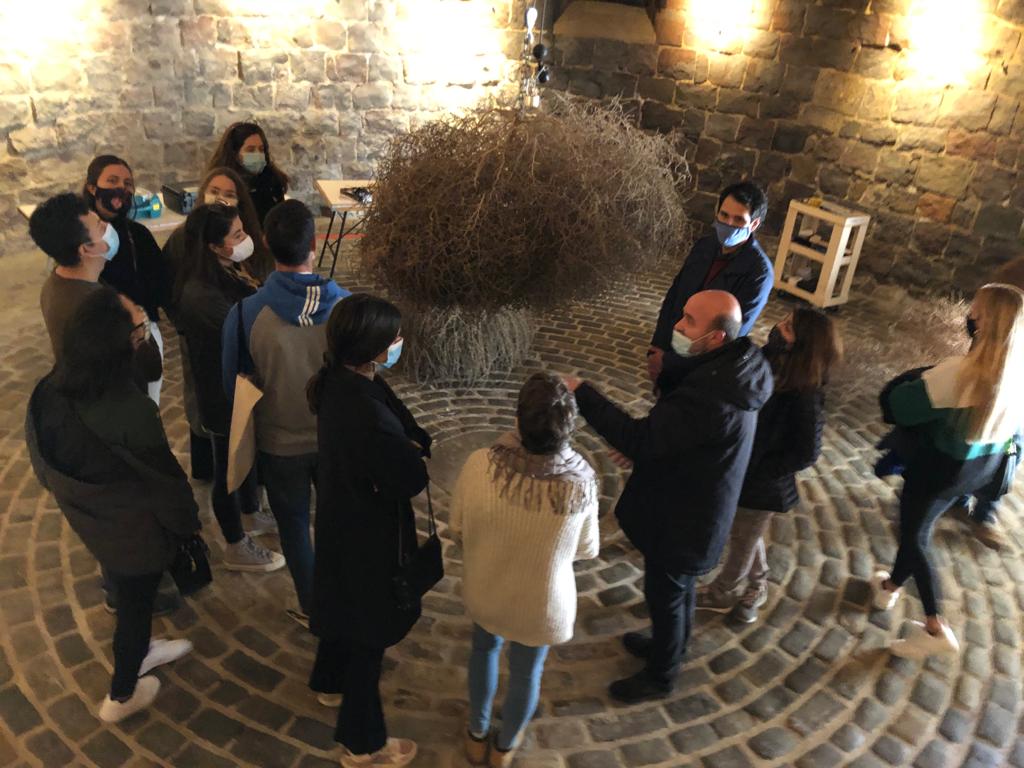 Museo_unav's tweet photo. #MasterInCuratorialStudies
Los alumnos del Master in Curatorial Studies del Museo visitaron ayer los espacios expositivos de Ciudadela @Pamplona_ayto, acompañados por Javier Manzanos, técnico de Artes Plásticas del consistorio. Un recorrido enriquecedor #art #contemporaryart https://t.co/KLWkBrBzYo