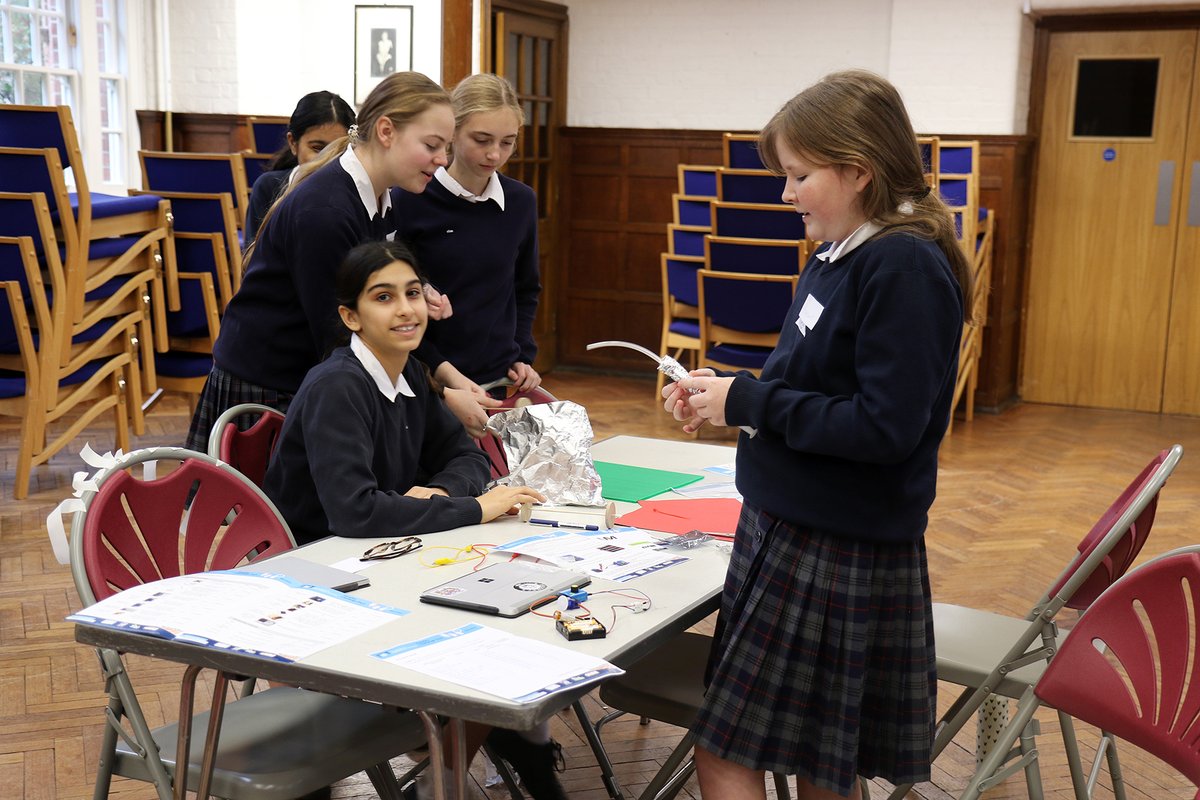 QASCaversham's tweet photo. πππ‘ On Thursday 10 December our #QASFours students took part in the #FaradayChallenge, hosted by @TheIET @IETeducation π‘ππ #FaradayChallengeDays #QASSTEM @QAS_STEM #GirlsInSTEM #WomenInSTEM
Read more here β‘ https://t.co/OEsqndniM2 https://t.co/7j5E6ez72o