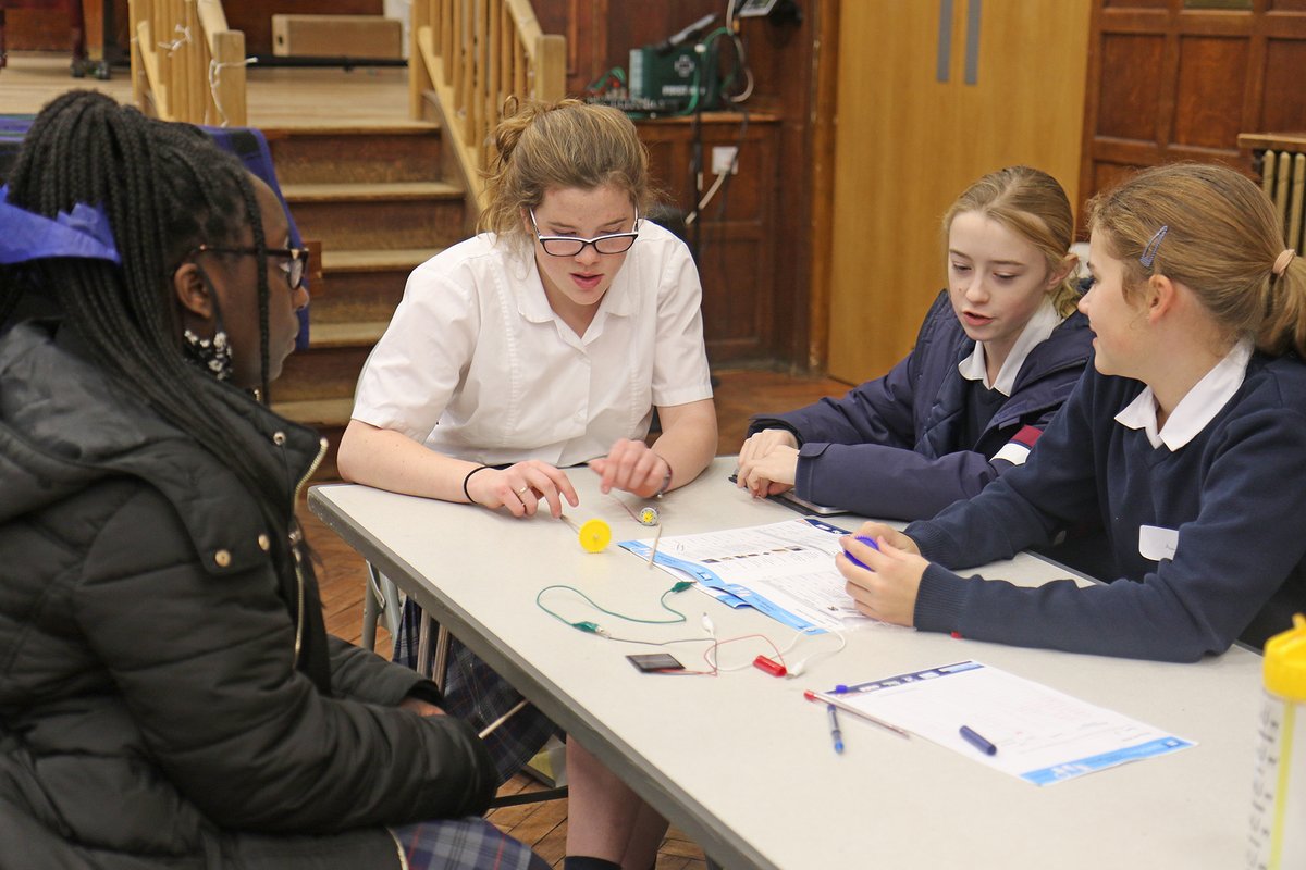 QASCaversham's tweet photo. πππ‘ On Thursday 10 December our #QASFours students took part in the #FaradayChallenge, hosted by @TheIET @IETeducation π‘ππ #FaradayChallengeDays #QASSTEM @QAS_STEM #GirlsInSTEM #WomenInSTEM
Read more here β‘ https://t.co/OEsqndniM2 https://t.co/7j5E6ez72o