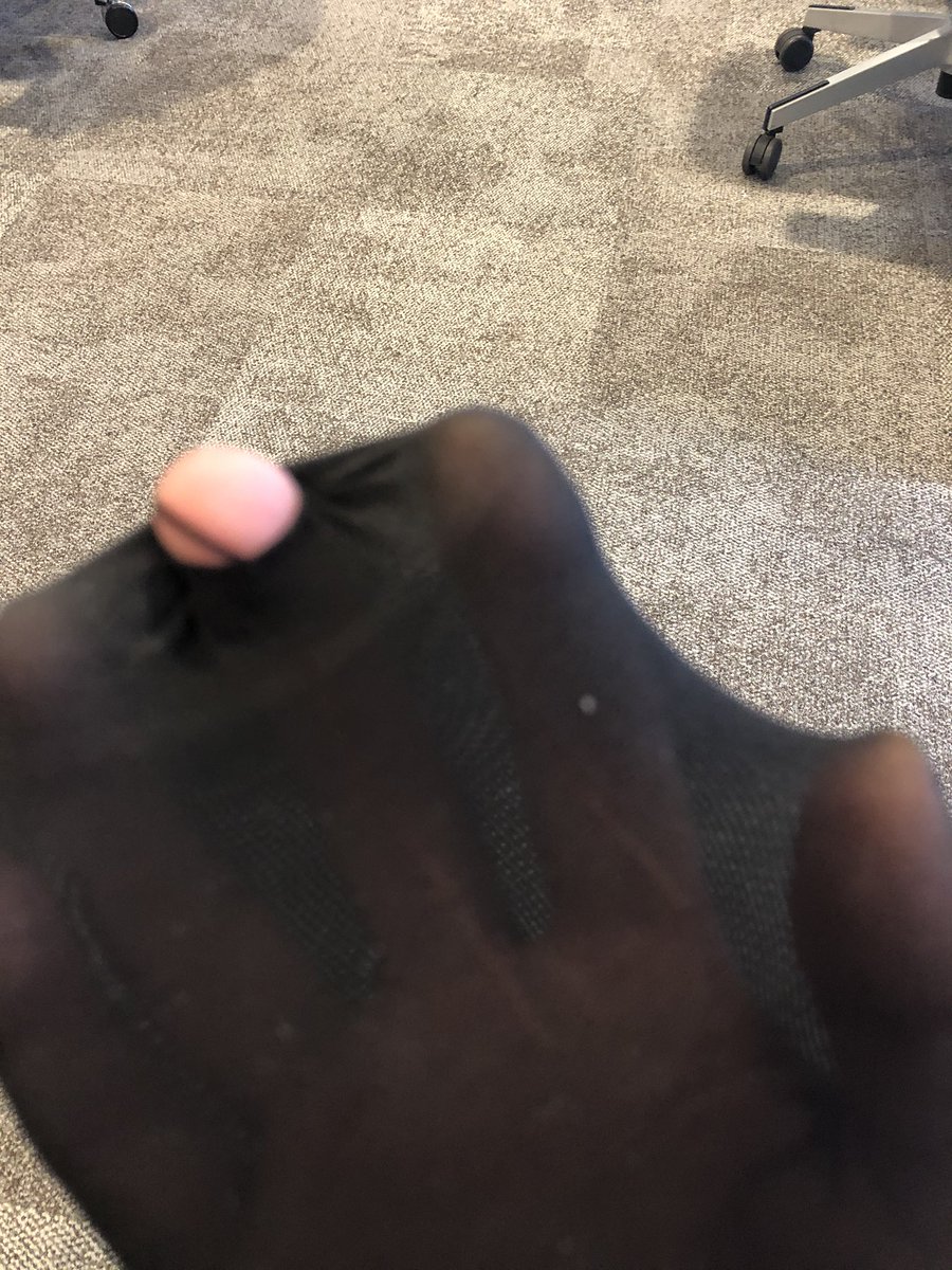 annetnij's tweet photo. @ActionNederland Hallo, ik heb deze panty 1 x aan gehad en de ene kant was na een halve dag al stuk en de andere kant aan het eind van de dag. Nu is deze panty sowieso al gauw stuk na een paar keer dragen, maar dit vind ik redelijk extreem. Hierbij ook een paar foto’s https://t.co/bK4nragXxG